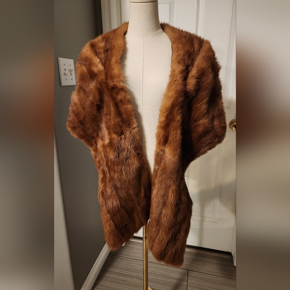Luxurious Vintage Mink Stole - Picture 6 of 11
